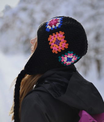RĘCZNIE ROBIONA CZAPKA Z NAUSZNIKAMI GRANNY